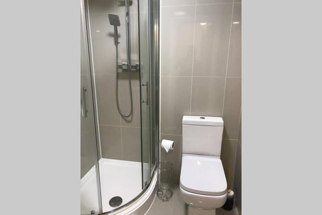 Marie'S Serviced Apartments- 2 Bedroom City Stay Bedford Exterior photo