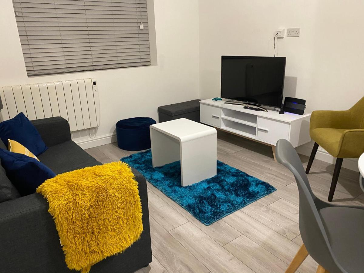 Marie'S Serviced Apartments- 2 Bedroom City Stay Bedford Exterior photo